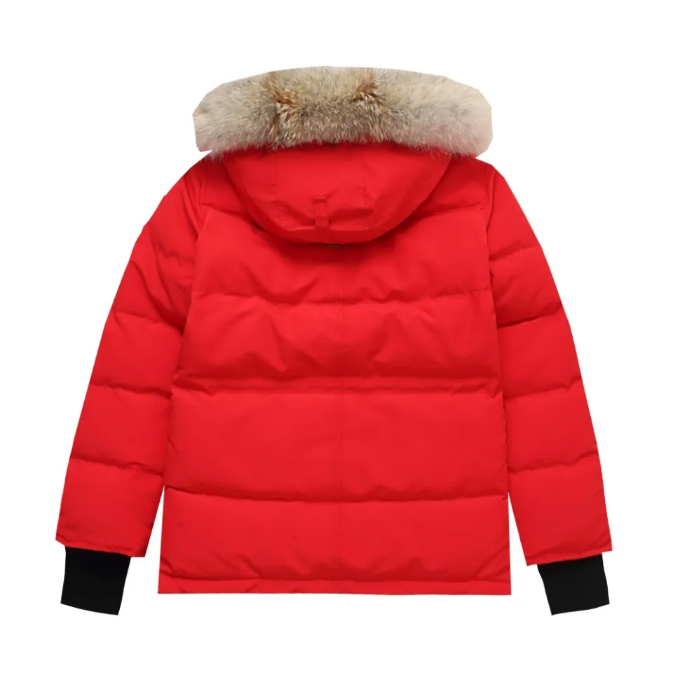 P840 Canada Goose Canada Goose #Expedition04 Parker, a treasure of Canadian origin! Limited supply worldwide! Canada Goose Model 04 is a top-notch couple model. The polar cold-proof outdoor series fur collar detachable hooded parka down jacket is the first Goose in 2024. I hope my partners will like it. Peak quality. I hope everyone can identify it together! The most popular cool items of the Big Goose family in 2024 are online. The same popular product of Yi Yang Qianxi is said to be a joint limited edition Big Goose that cannot be bought in autumn and winter. If you dislike the sameness of the Big Goose in the past, then this model will definitely give you a different experience! This year's most powerful couple's collection for autumn and winter is online, a top-notch luxurious ready-to-wear style, paired with an outdoor warm down jacket with great style and charm! The most standard and classic items of the Daye family in the past two years are equipped with unique reflective stripes for embellishment, which further shows the high-end fashion performance effect. With the embellishment of hardware buckles, it has excellent performance effect. The upper body is clean, simple and elegant, even for urban leisure. It is suitable for various occasions. Designed with large pockets, this model has a large capacity and is equipped with reflective stripes, making it safer at night. It is suitable for various adventure activities. It is made of windproof and waterproof technical materials. The interior is filled with full white duck down, which is absolutely cold-proof and warm. It also has a stand-up collar design and fine fluff at the collar, with meticulous attention to detail! The charm of this model is also more spiritual, and the upper body has more temperament and specifications. It perfectly shows the ultra-high standard of fashionable performance of this model, integrating outdoor and life, and you can even create high-street wear! The most pinnacle limited-edition goose that we have presented so far, both in terms of design and detailed materials, it is completely outstanding. The grand and evergreen version design is matched with cool reflective elements. The overall appearance can be said to be quite high, and it has that kind of powerful outdoor performance! It combines high-end casual attributes with high-street style. It is high-grade, domineering, warm, and beautiful. The visibility of the upper body is quite strong, and the configuration of the owl element is highly brand-recognizable. The overall brand performance and visual effects are fully enhanced, and it also has the high-end sense of fashion and fashionable performance. It is a must-buy product because this is the most awesome down brand on the earth and one of Canada's three national treasure brands. It is also a very sentimental down luxury brand. In the field of polar cold-proof clothing, goose has made an irreplaceable contribution.. SIZE: XS S M L XL XXL Color: black, off-white, red, navy blue, gray